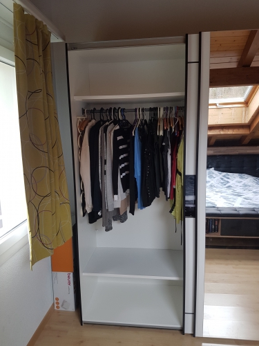 Grosser Kleiderschrank