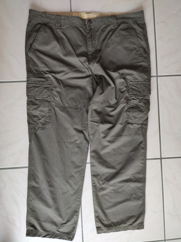 Sommer-Cargohose khaki W44 und schwarz Gr.40