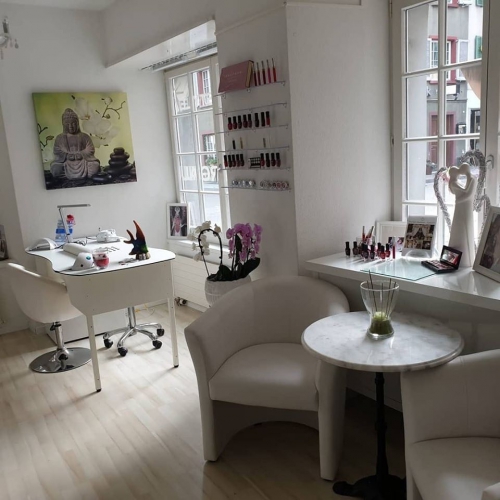 UNTERMIETE NAILSTUDIO AN HOCHFREQUENTER HAUPTSTRASSE