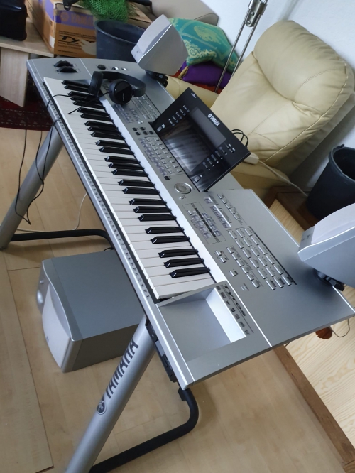 Keyboard: Yamaha Tyros