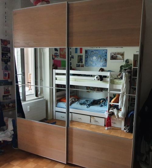 Kleiderschrank mit Spiegeltüren 