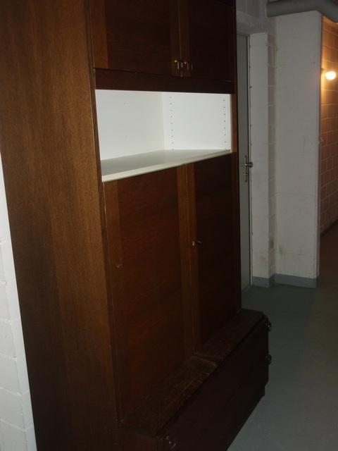 Wohnzimmerschrank