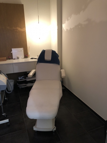 Platz / Zimmermiete für Kosmetik/Nailsdesign/Tattoostudio/Massage