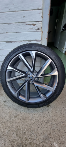 Skoda Kodiak RS Winter pneu mit Felgen +Sommer pneu 