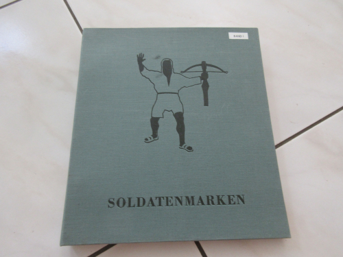 Album – Soldatenmarken mit 350 Marken 