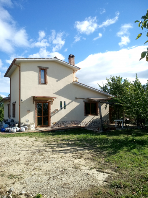 Haus in Italien mit Land