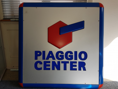 Leuchtreklametafel Piaggio - Center