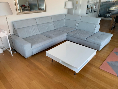 Hochwertiges Ecksofa + Hocker 400 CHF (Original Preis 1'800)