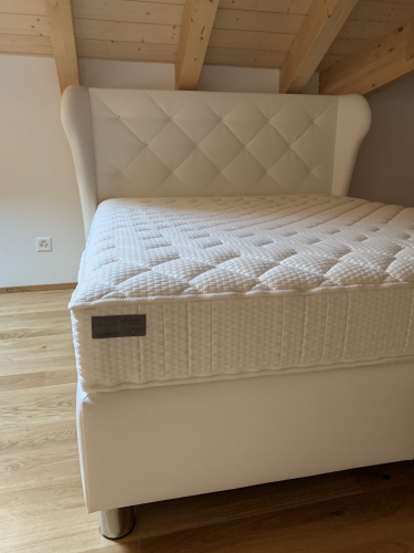 Hasena Boxspringbett mit Swarovskisteinen