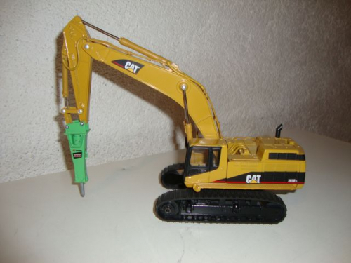 Caterpillar 365 BL mit Montabert Hammer