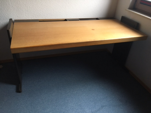 Schreibtisch 160 x 80 cm