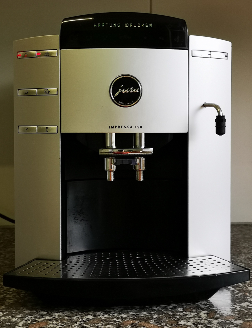 JURA IMPRESSA F90 Kaffeevollautomat Neu Revidiert