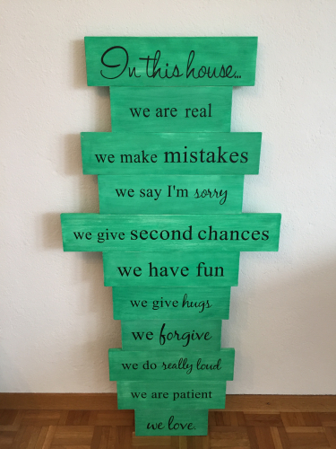 Schild aus Holz mit Spruch 