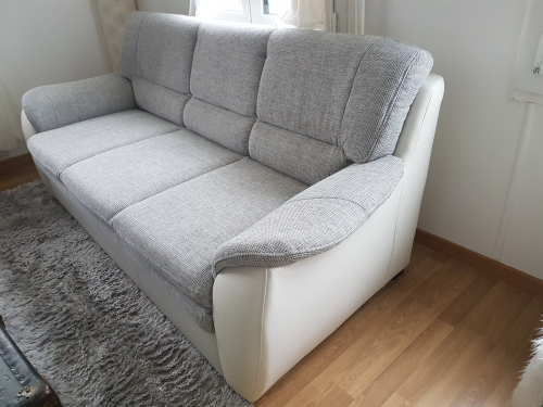 Sofa mit Höcker