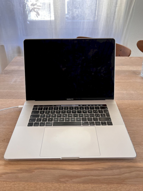 MacBook Pro 15-inch, 2019 (2.4 Ghz 8-Core Intel Core i9, 4TB SSD)