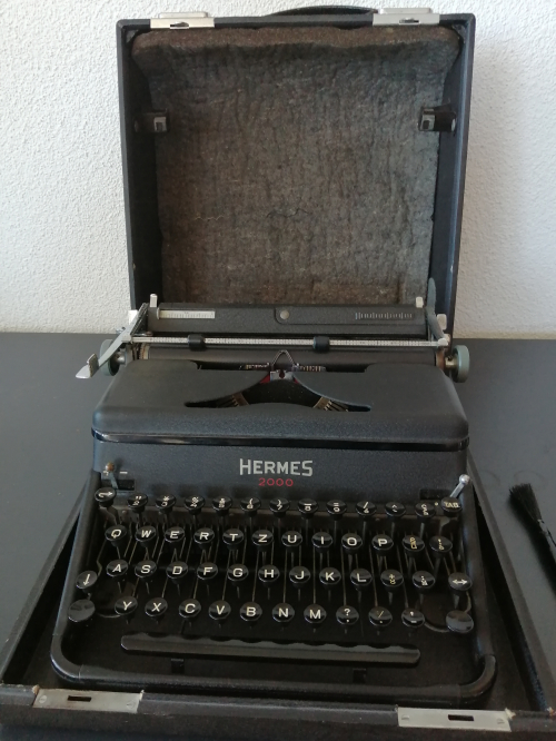 Schreibmaschine Hermes 3000