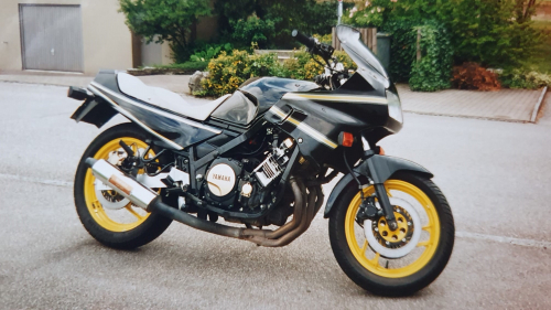 Yamaha FZ 750