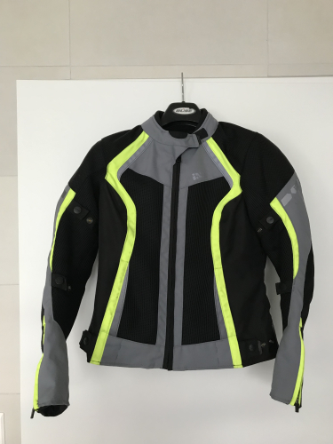 Neuwertige Damen Sommer- Motorradjacke mit Hose Marke IXS