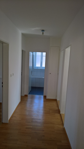 SEHR SCHÖNE 4-ZIMMER-DACHWOHNUNG IM 3. OG. 