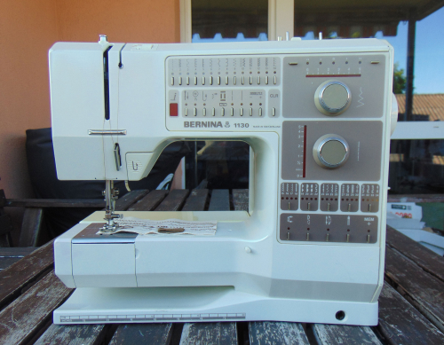 Nähmaschine Bernina 1130, mit 34 Stichprogrammen.