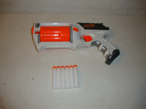 Verkaufe einen gebrauchte Nerf Maverick  rev-6 mit 6 Pfeilen 