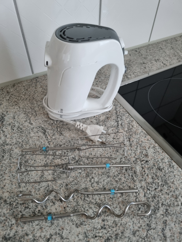 Mixer und Früchteschale 