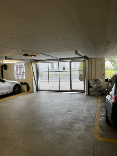 Parkplatz Tiefgarage mit Ladestation