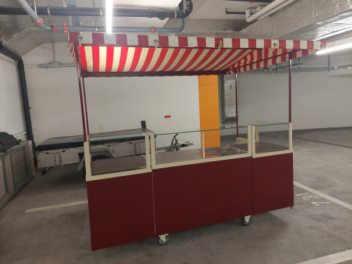 Kleiner Foodstand mit Inventar