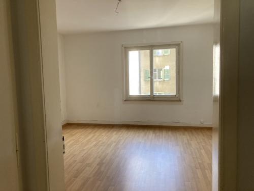 Zimmer (16m2) als Büro, Praxisraum oder Atelier zu vermieten