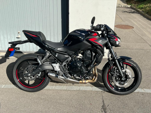 Wie Neu Kawasaki Z650 mit ABS (gedrosselt 35kW)