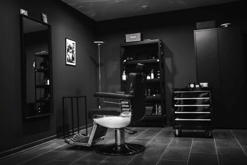 Barber Shop / Coiffeur Stuhl Miete / SA - MO / Exklusiv