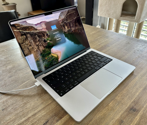 Wie neu: MacBook 14 M1 Pro 16 512GB 14C GPU Silber