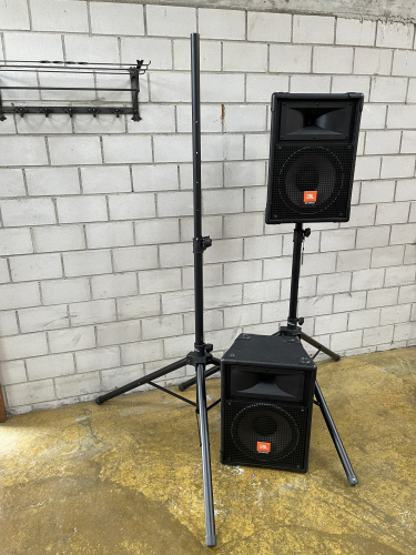 JBL MR922 Kompakter 2-Wege-Lautsprecher mit Ständer
