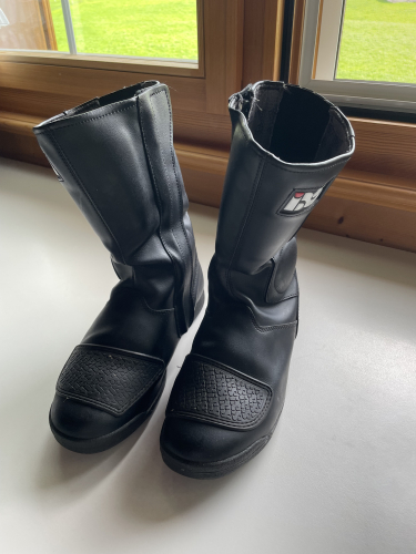 ISS Stiefel 40