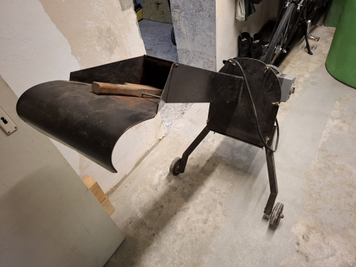 Massiver Häcksler mit 3kW Leistung