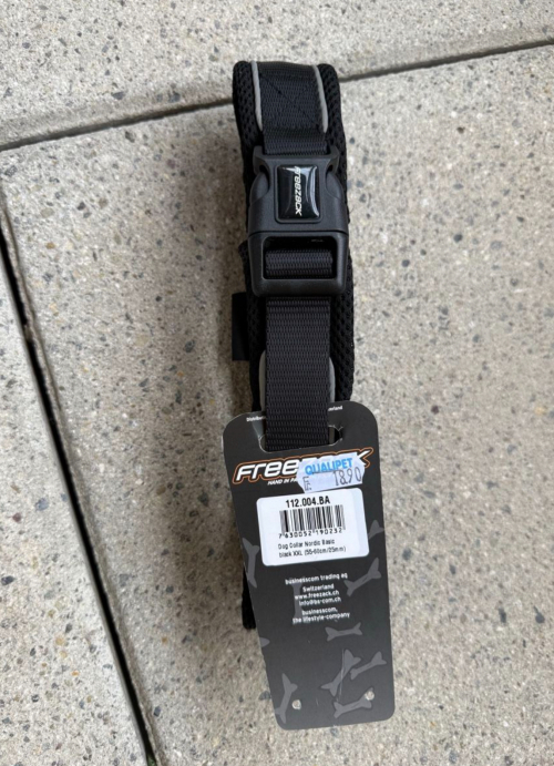 Neues Hundehalsband - schwarz