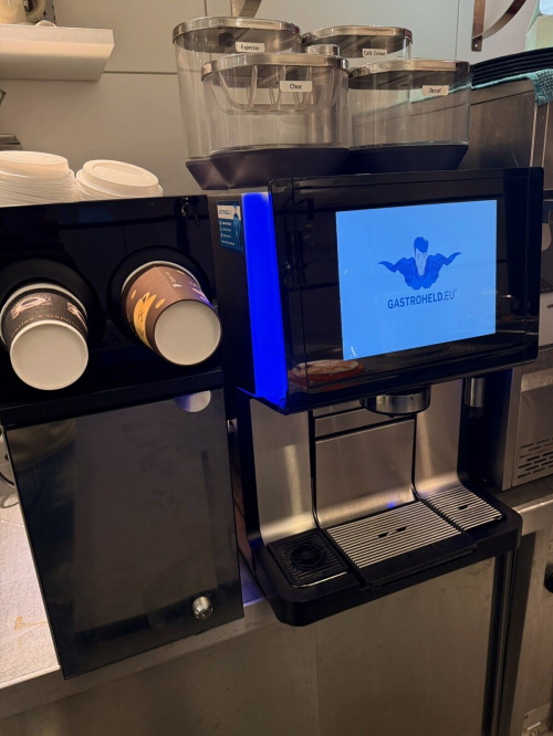 WMF 9000S PLUS , 4 Mühlen , Milchkühler + Becherspender