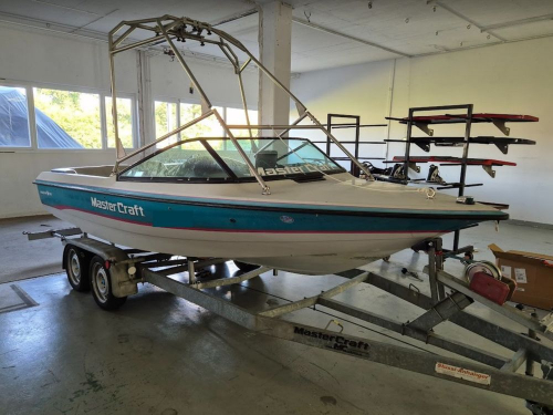 Boot Mastercraft V8 mit Anhänger