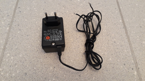 Gratis: Netzteil 1.5V - 9V