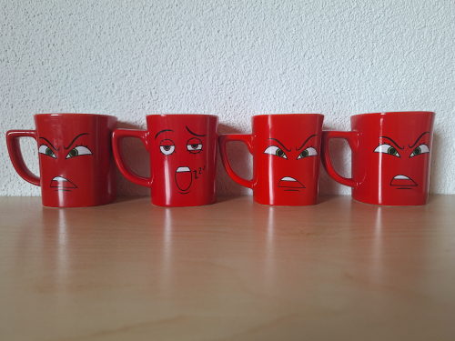 4 Stück Nescafé Kaffeetassen, neu!