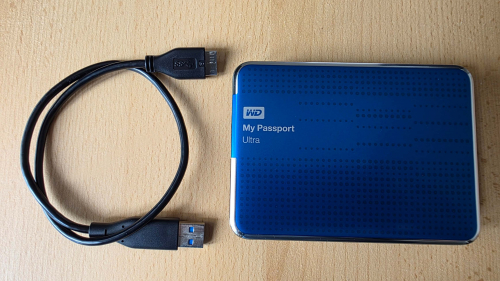 2 TB kompakte externe Harddisk