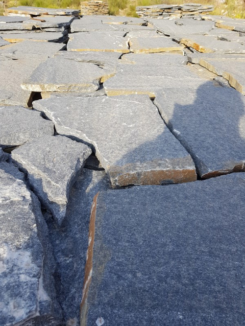 Quarzit Polygonalplatten wild 2-3cm/ 90m2