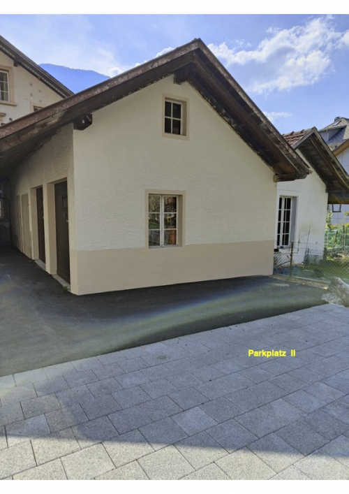 Parkplatz im Dorfzentrum von Meiringen zu vermieten. 