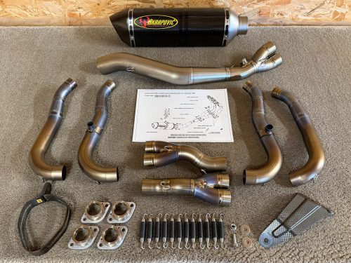Akrapovic Evolution Auspuff Anlage 