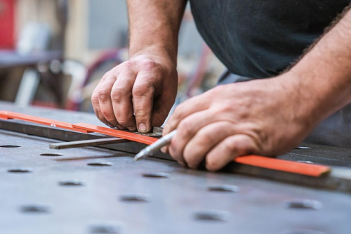 Grosse Werkstatt (260m2) mit 5 Räumen, befahrbar, zu vermieten