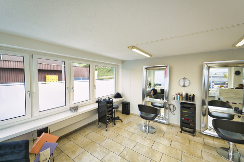Fläche für Nageldesignerin im Coiffeursalon zur Untermiete