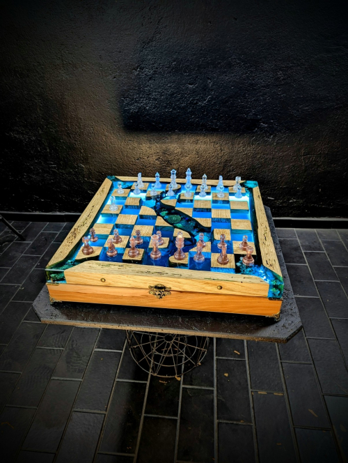 Schachbrett Piratenstil Handgemacht Holz Resin LED mit Figuren Sa