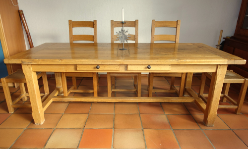 Klostertisch, ausziehbar, Stühle, Hocker