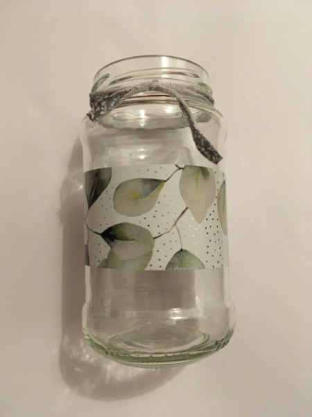 Glasvase mit Deko Pflanzenstyle