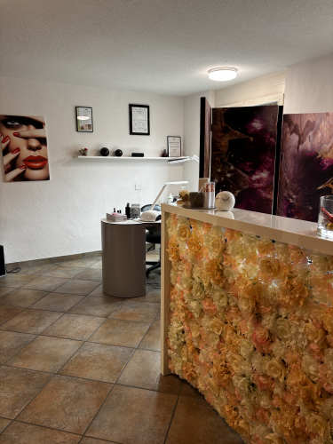 Raum zur Untermiete in Wimpernstudio
